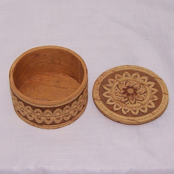 VTG- Birch Bark Trinket Box - Picture 5 of 6